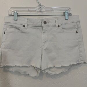 LOFT White Scalloped Hem Denim Shorts Size 6 (28) NWOT